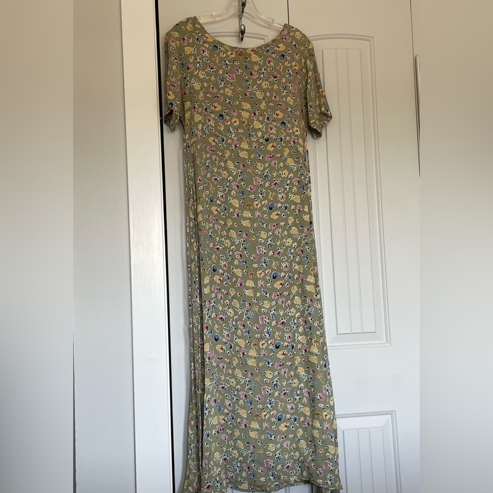 Vintage Y2K Putumayo Cottage-core empire-waist sage green floral
Size Small